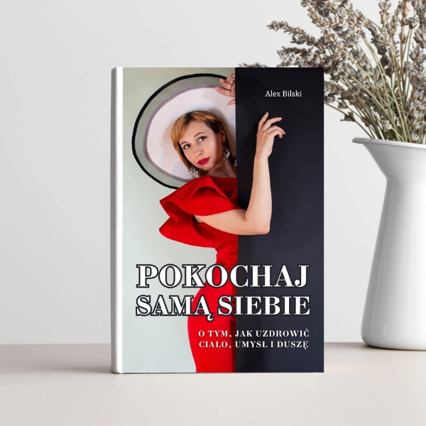 książka na stole - Pokochaj samą siebie